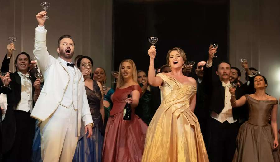 Opera Australia - La Traviata on New Year's Eve Opera Australia - La Traviata on New Year's Eve